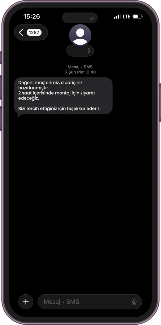 Neue Saisonkampagne — 15 % Rabatt. SMS und E-Mail an Ihr Segment gesendet